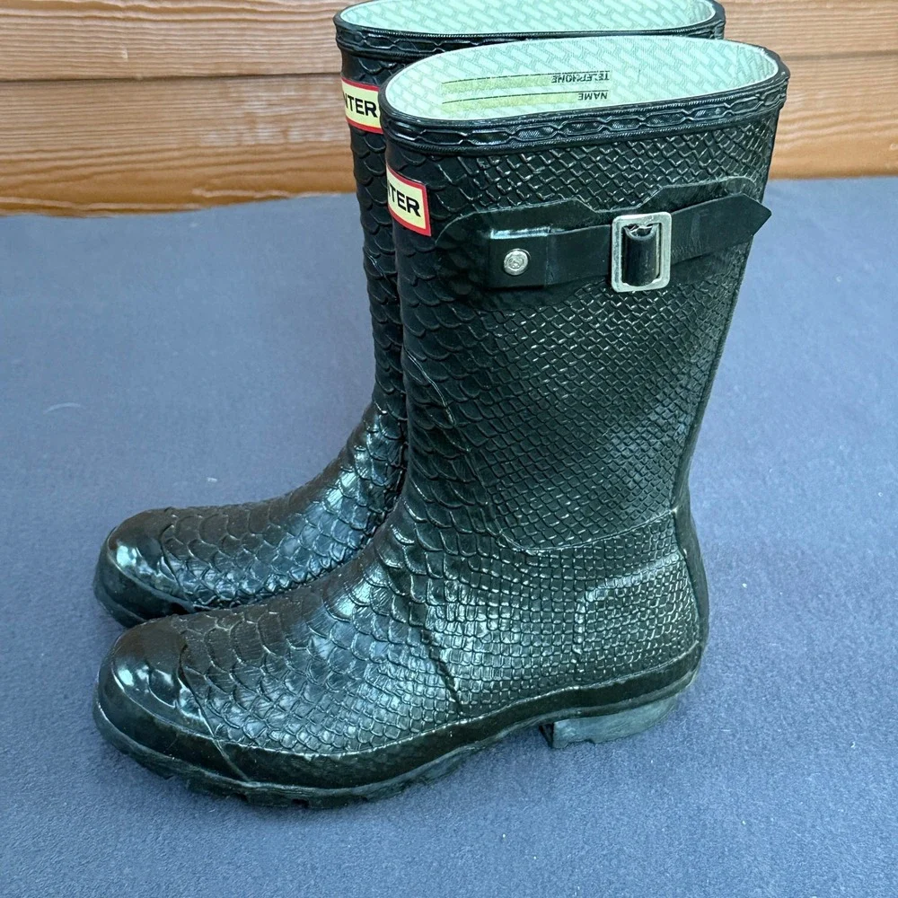 Hunter Carnaby Boa Short Rain Boots Womens 6 Black Snakeskin Embossed Rubber